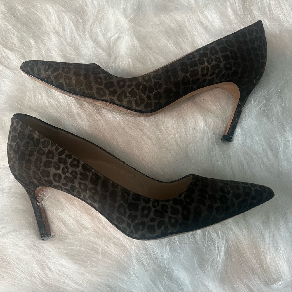 Manolo Blahnik Leopard Print Suede Size 37 Pointed Toe Heels - Picture 2 of 15